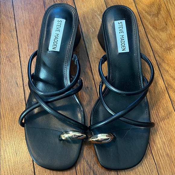 Steve Madden Black Strappy mule w gold toe - NWOB - Picture 2 of 6